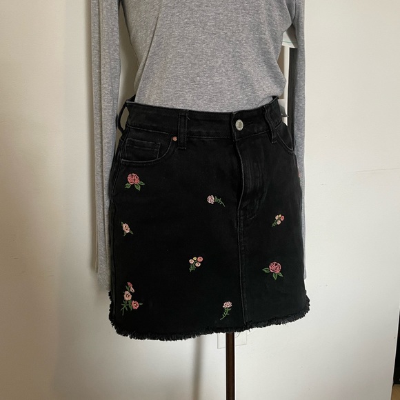 Embroidered Pac-sun black jean mini skirt - Picture 1 of 7